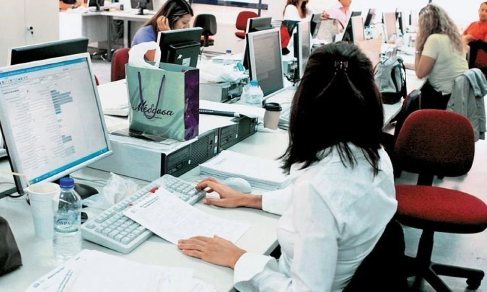 Ανοίγουν αύριο οι δημόσιες υπηρεσίες